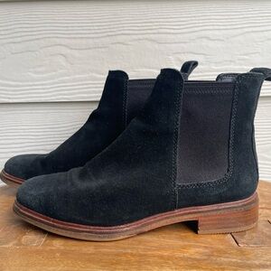 Clarks Women’s 8M Black Suede Chelsea Ankle Boots | Leather Sole